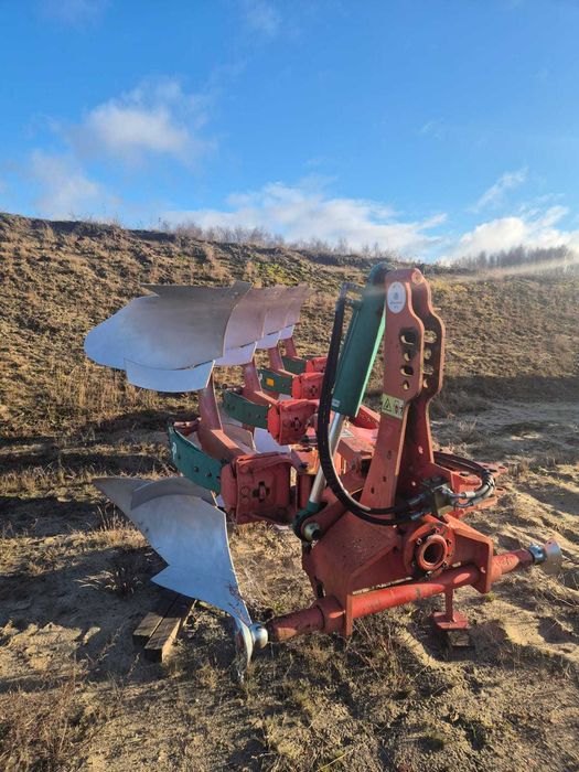 Pług Kaverneland czteroskibowy, obrotowy