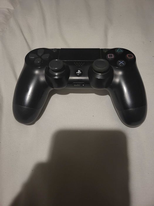 PS4 SLIM 1TB + Cabo de alimentação + 2 comandos + GTA 564564321507969123