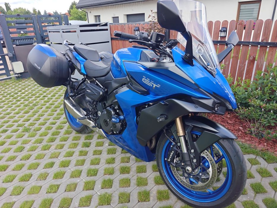 Suzuki GSXS 1000GT Salon Pl