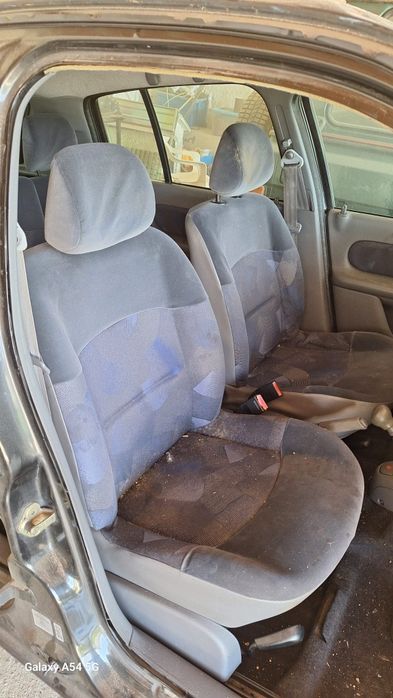 Peças renault clio II/98 para venda de veículo acidentado.
