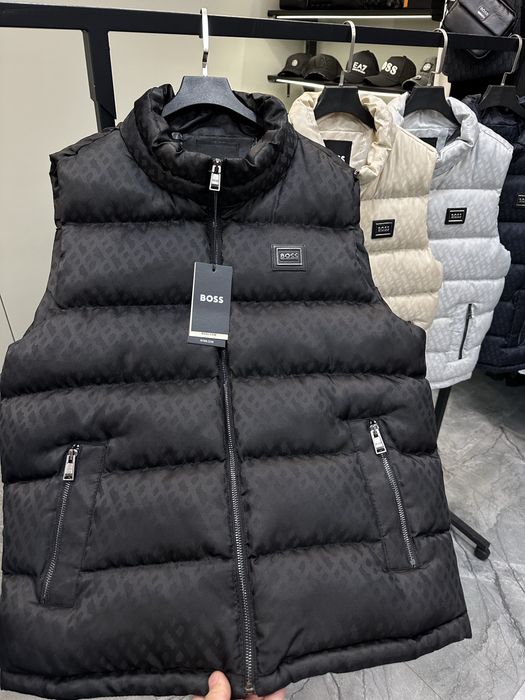 Топова жилетка Hugo Boss пух