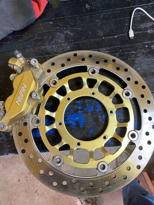 Продам тормозной диск honda cbf,hornet