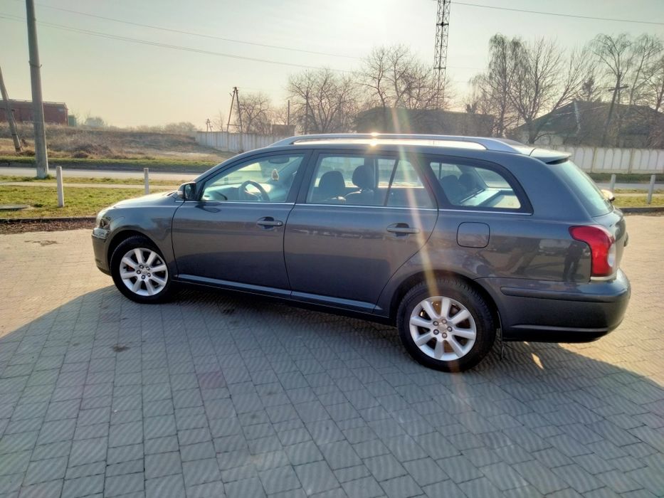 Тойота  Авенсіс .