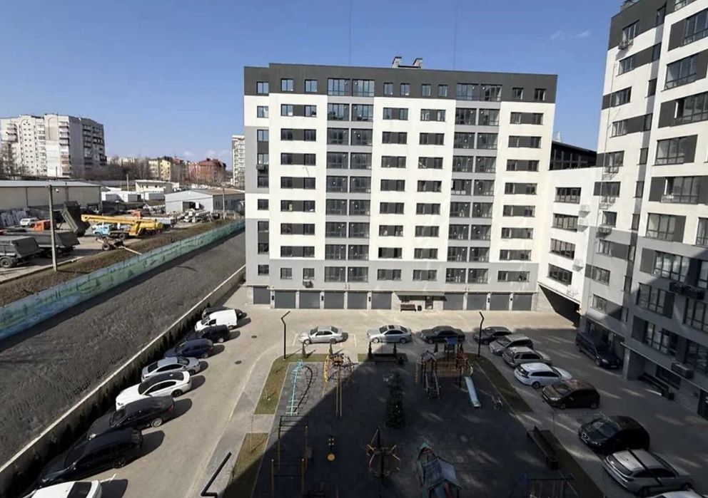 1к квартира в зданому будинку, Автобіографія, вул. Озерна