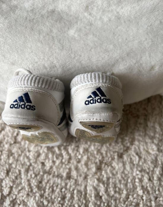 Pierwsze buciki niechodki dla niemowlaka adidas
