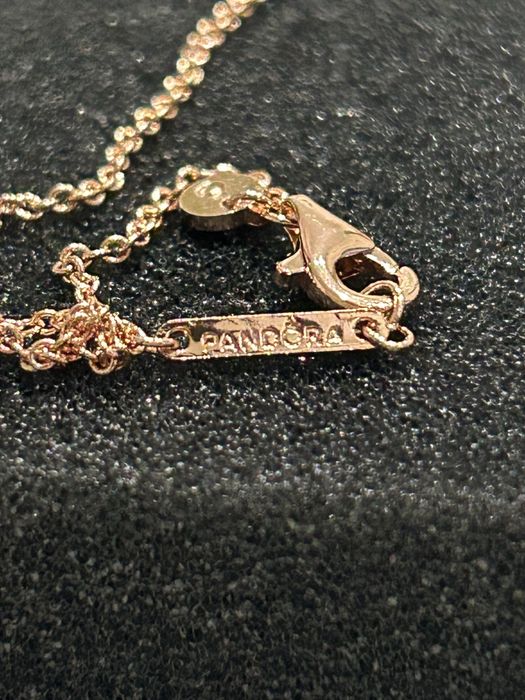 Colar rosa dourado pandora