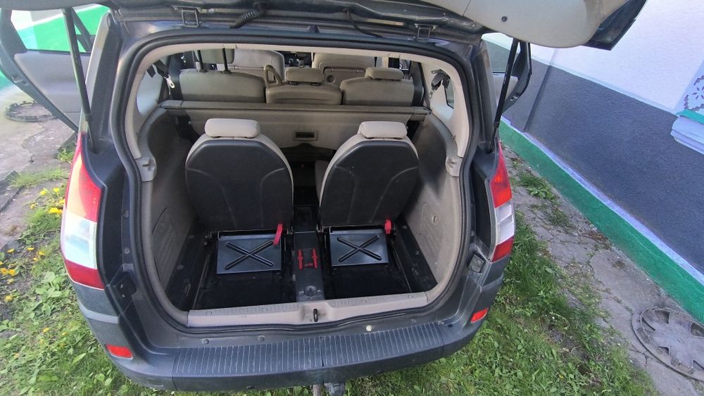 Продаєть авто Renault Scenic Megane 2006 року газ/бензин. 7 місць 205т пробіг.