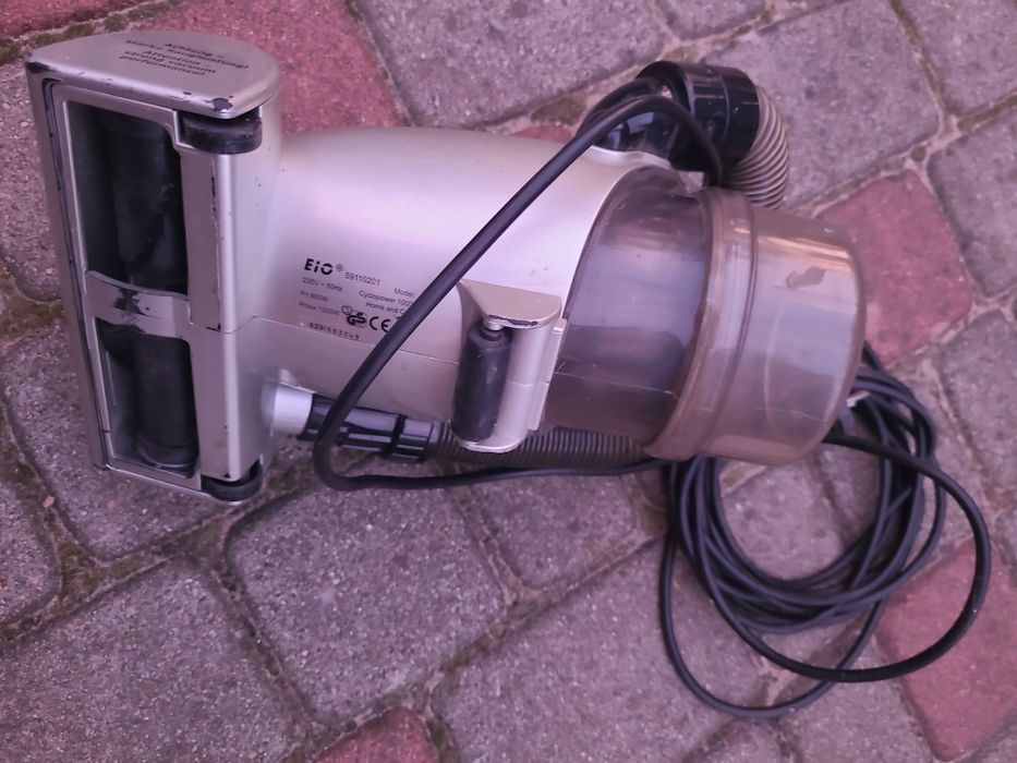 Mały odkurzacz EIC Cyclopower 1000 z rolką