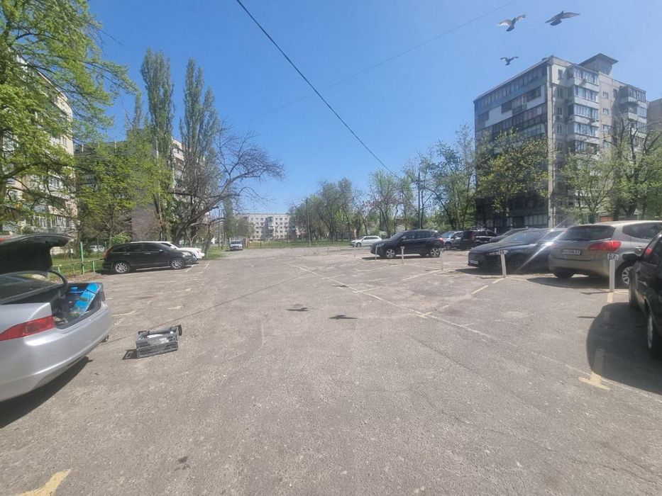 Оренда паркомісць пр-т Лісовий, 6