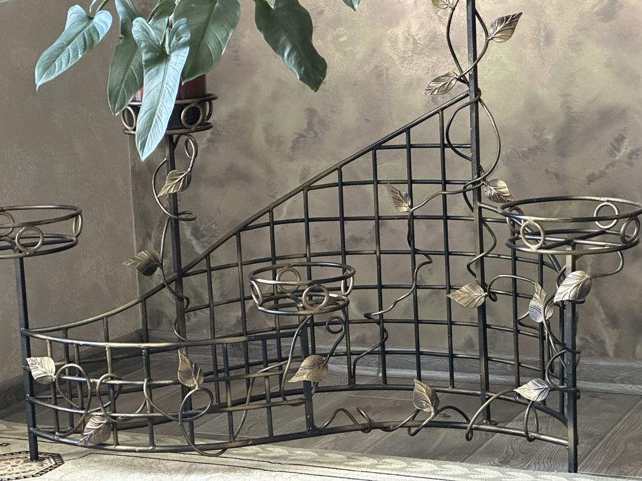 Кована підставка для вазонів 2 шт