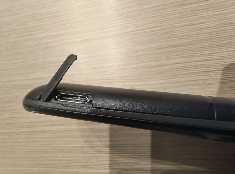 Samsung E1200i, 3,86 cm (1.52"), 800 mAh czarny + ładowarka