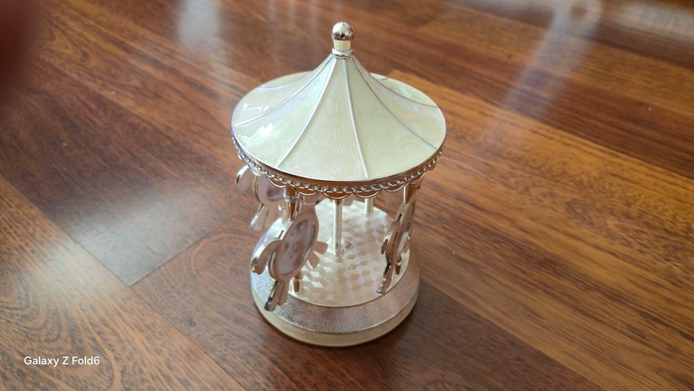 Pozytywka różowa karuzela srebrna dla dziewczynki 4 ramki konik .