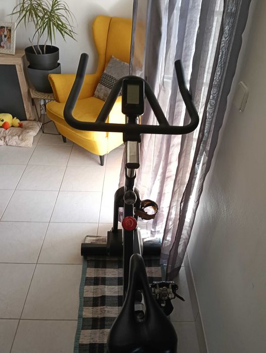 Bicicleta spinning em bom estado