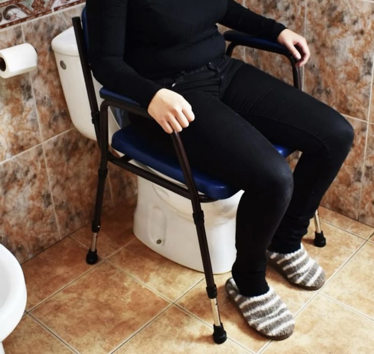 Cadeira de Banho Acolchoada com Sanita Portátil