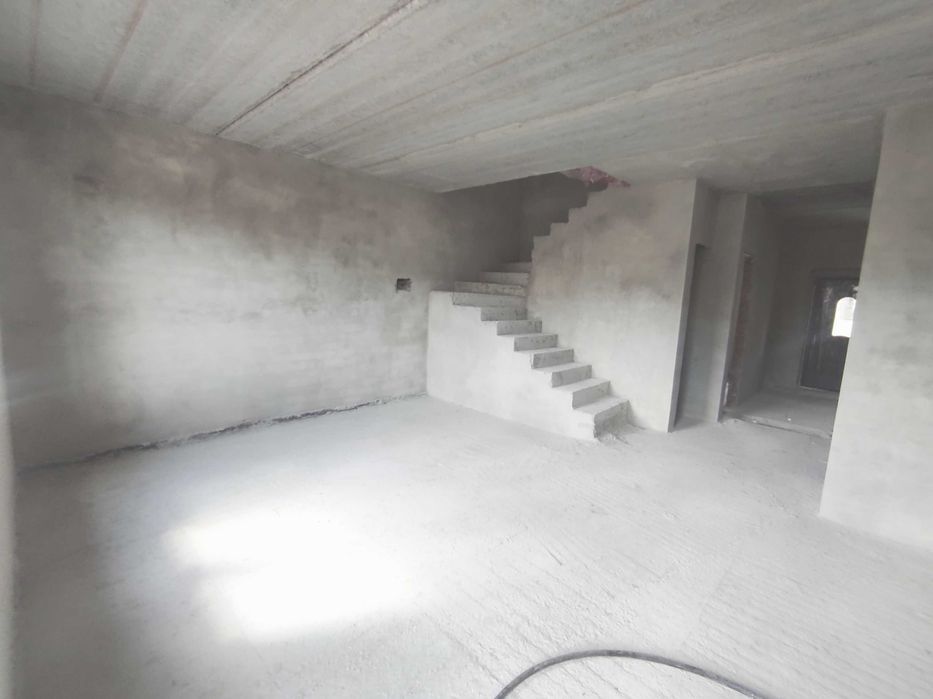 Кутовий, крайній цегляний,будинок,таунхаус.Площа 135м² 2,5ст газ гараж