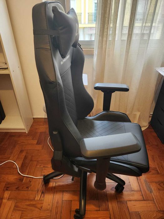 Cadeira Gaming ALPHA GAMER Nysa (Até 150kg - Elevador a gás Classe 4 - Preto)