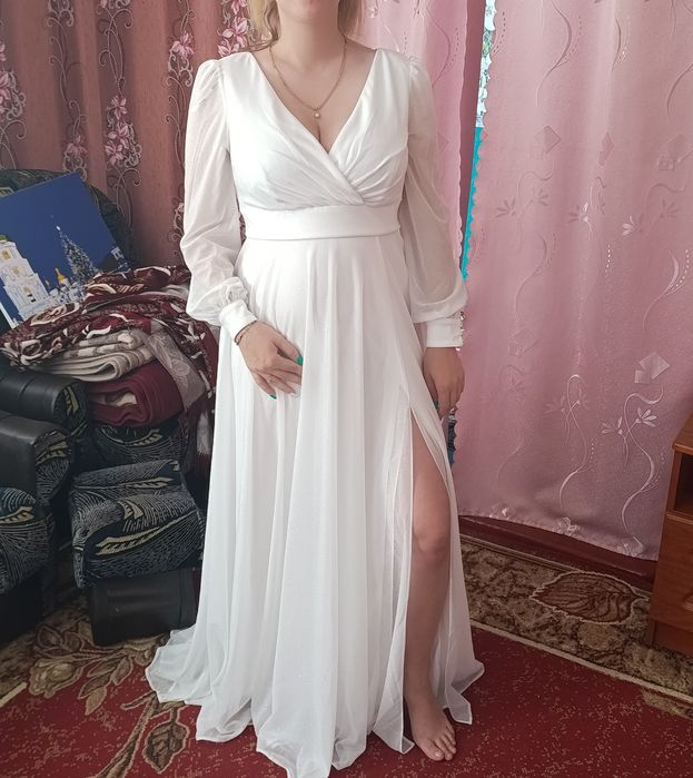 Біле довге плаття