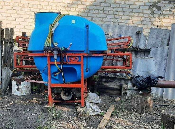 Обприскувач 800л. 14м.
