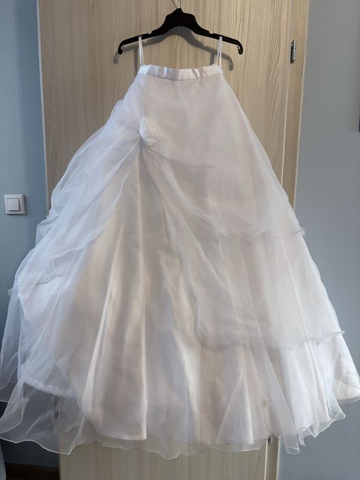 Suknia ślubna w kolorze bialym