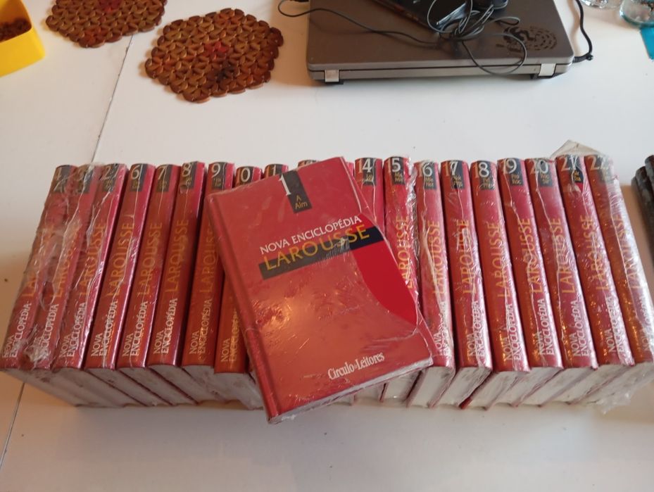 Coleção Larousse de 21 livros