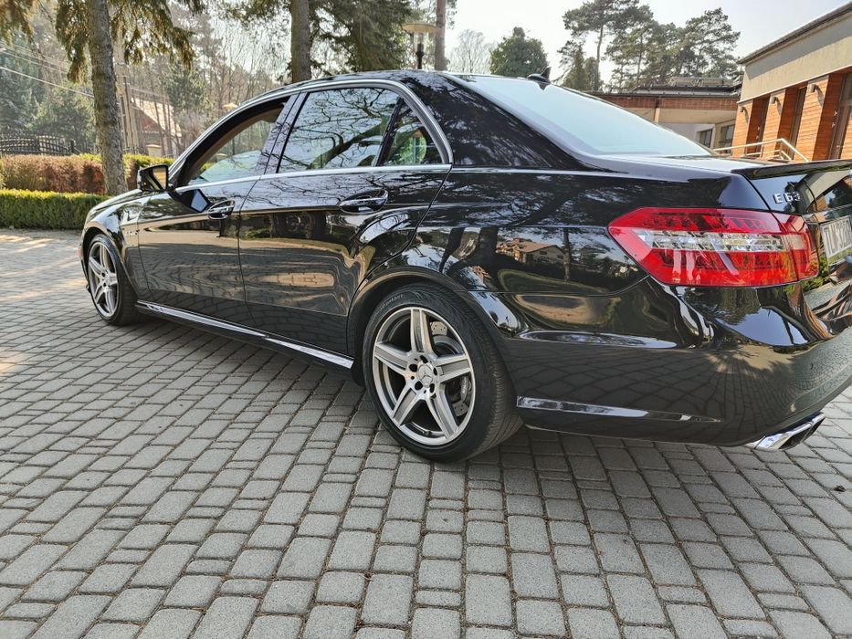 Mercedes Benz W212 E63 AMG    ZAMIANA