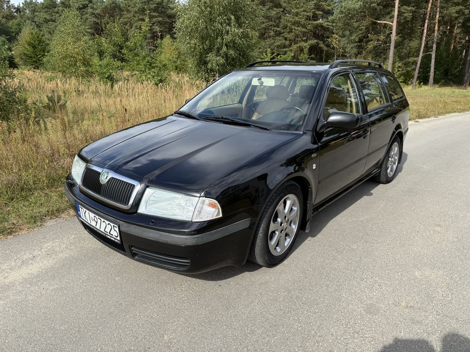 Skoda Octavia Laurin Klement Kombi 1.8 Turbo LPG Musztardowe wnętrze
