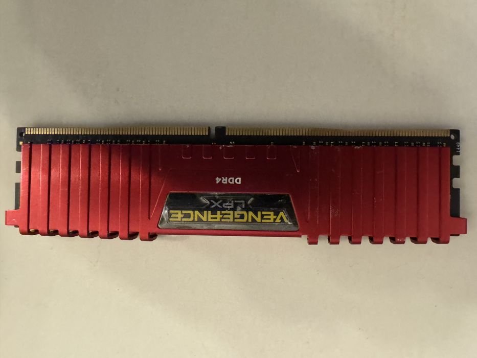 Memória RAM DDR4 4GB Corsair Vengeance LPX 2400MHz