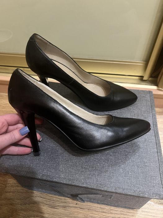 Чорні підбори лодочки класичні