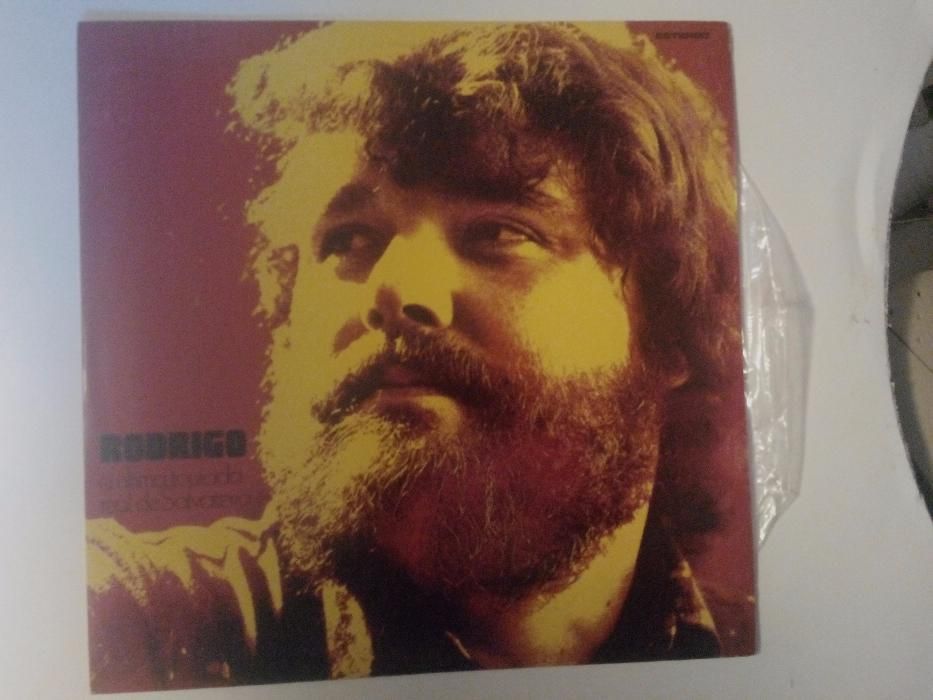 2 LPs signed by Rodrigo.