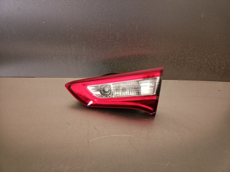 Toyota Yaris III 3 lift FL 17- lampa prawy tył prawa tylna w klapę