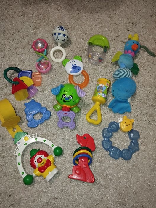 Лот фірмених іграшок