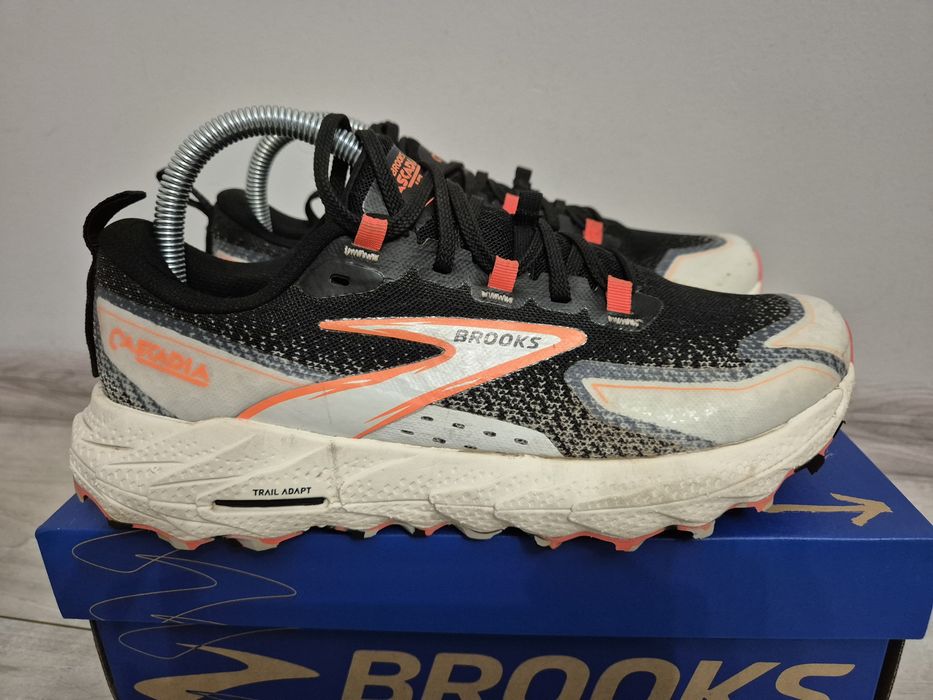 Buty damskie do biegania Brooks Cascadia 18 rozmiar 40.