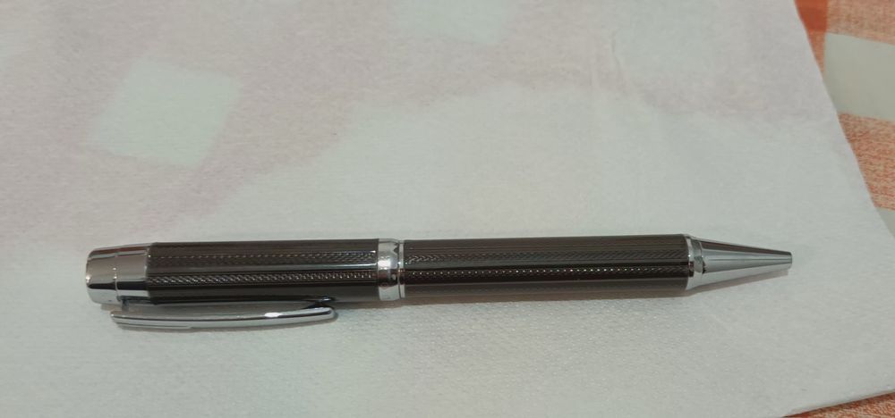 Caneta Hugo Boss- excelente estado