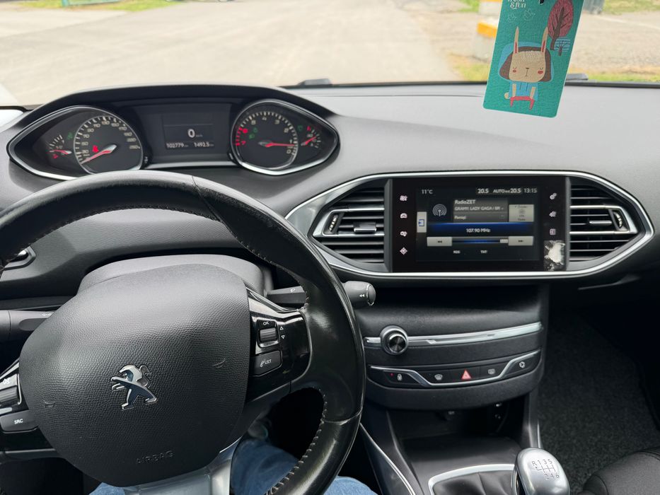 Peugeot 308 1.2i