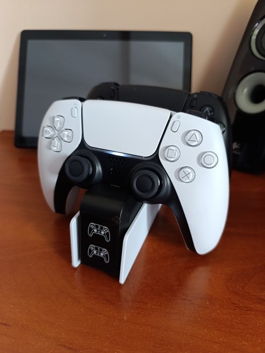 Зарядная станция, для двух геймпадов от playstation 5