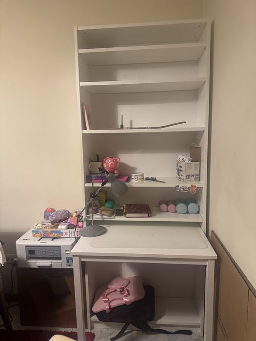 Secretaria  com estantes