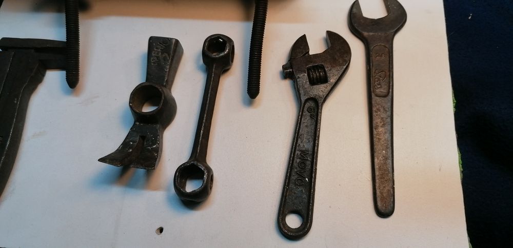 Diversas ferramentas antigas