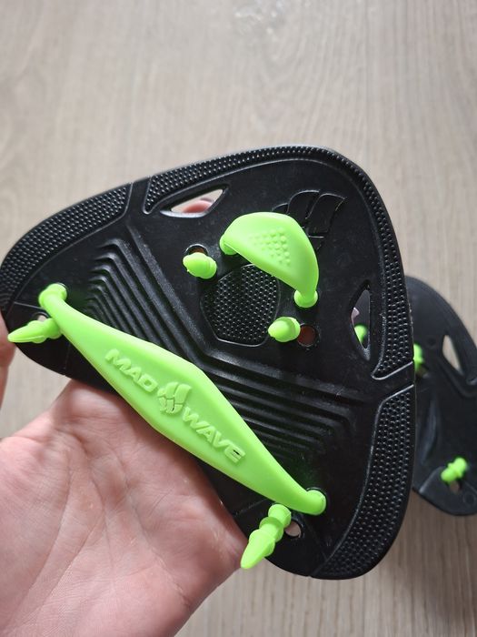 Madwave Finger Pro swimming paddles
