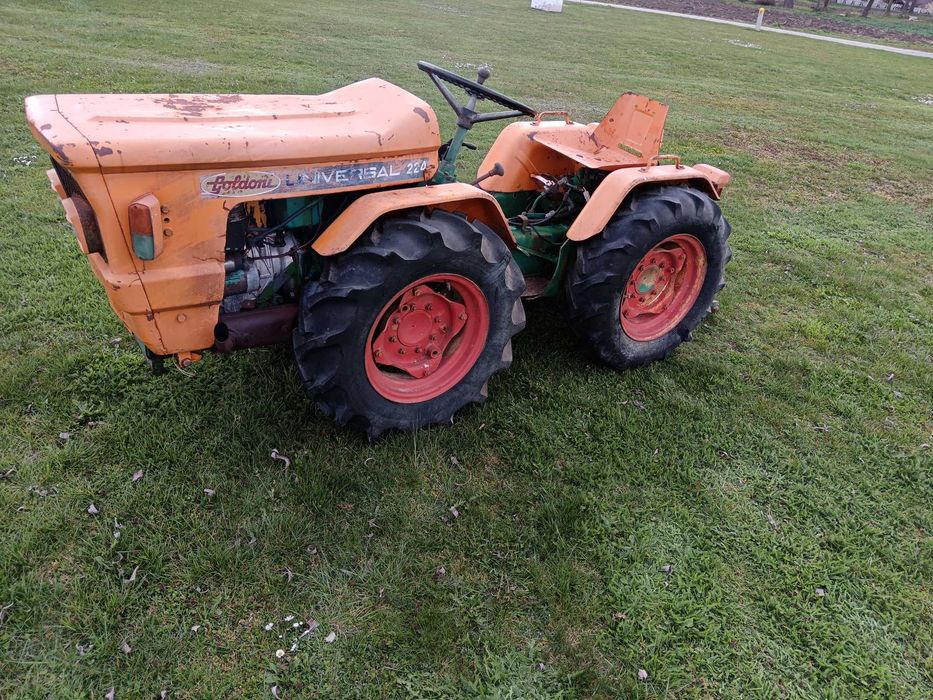 Traktor  Goldoni   Universal 224