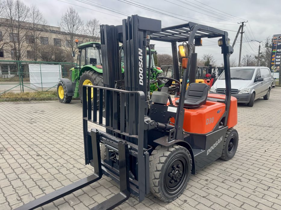 Навантажувач Doosan D30C 2012р Дизель