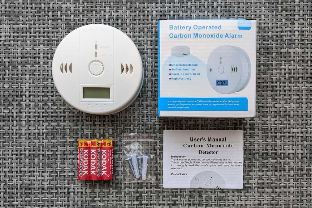 Датчик чадного газу детектор угарного газа. БАТАРЕЙКИ В ПОДАРУНОК