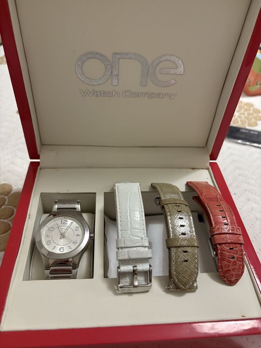 Relogio One com 4 breceletes