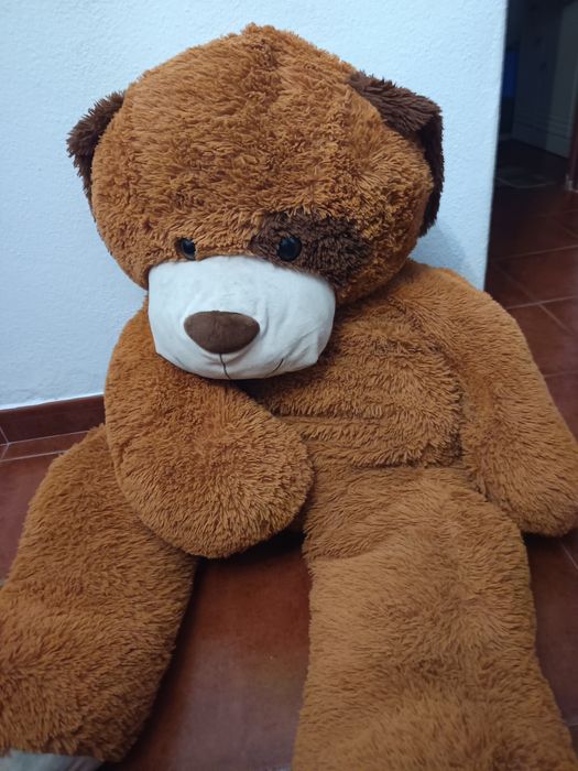Urso gigante de peluche