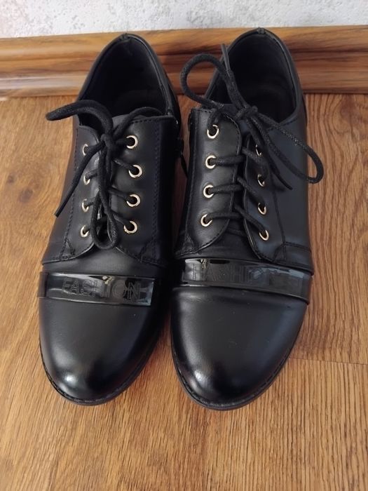 Закриті туфлі, 37 розмір