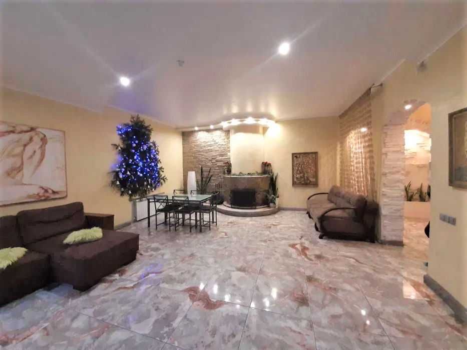 Котедж 350 кв.м подобова оренда  з басейном до 30 осіб