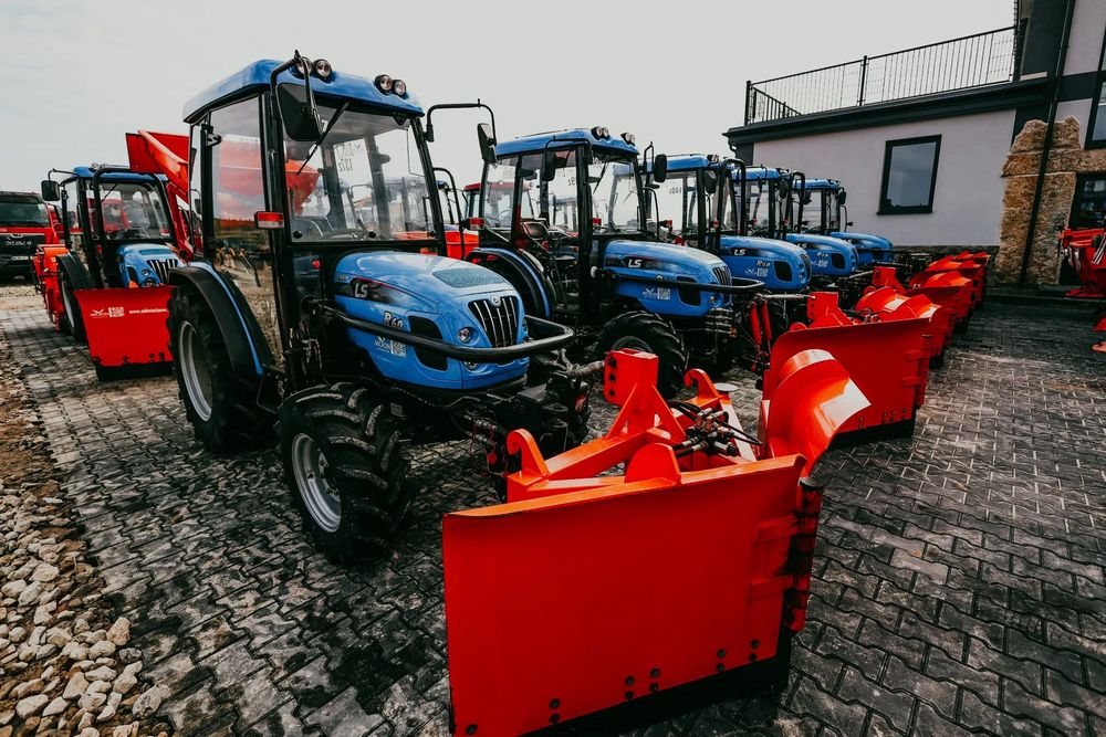 LS Traktor R60  /Ciągniki do odśnieżania na wynajem/Traktory z osprzętem/29-130KM/TYM