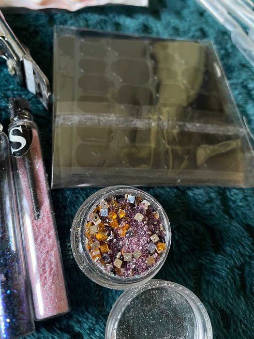 все для маникюру продаю залишки, типси, мономер, втирка, гель