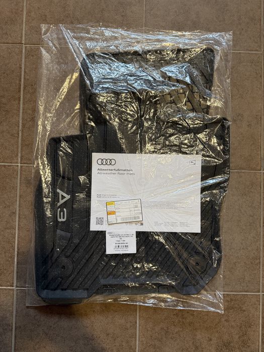 Zestaw dywaników gumowych Audi A3 8Y OEM (przód) - NOWE !!!