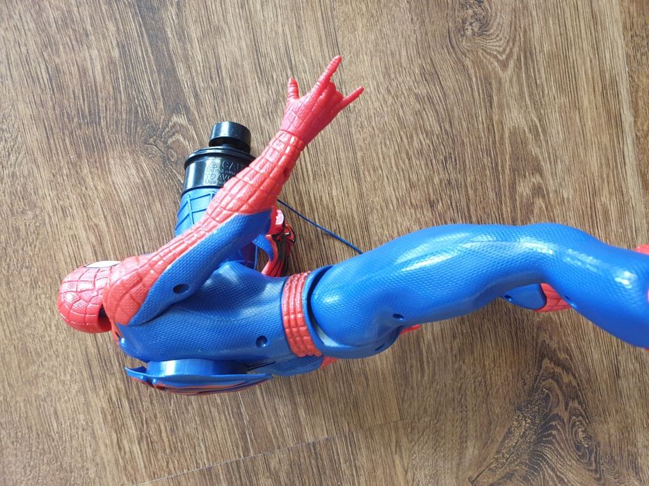Spiderman z wyrzutnią