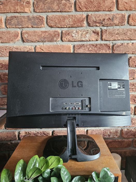 Monitor - TV 24" LG, IPS, VESA